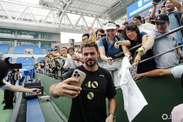 包含世界网球队完胜美国网球队，瓦林卡爆发神勇的词条