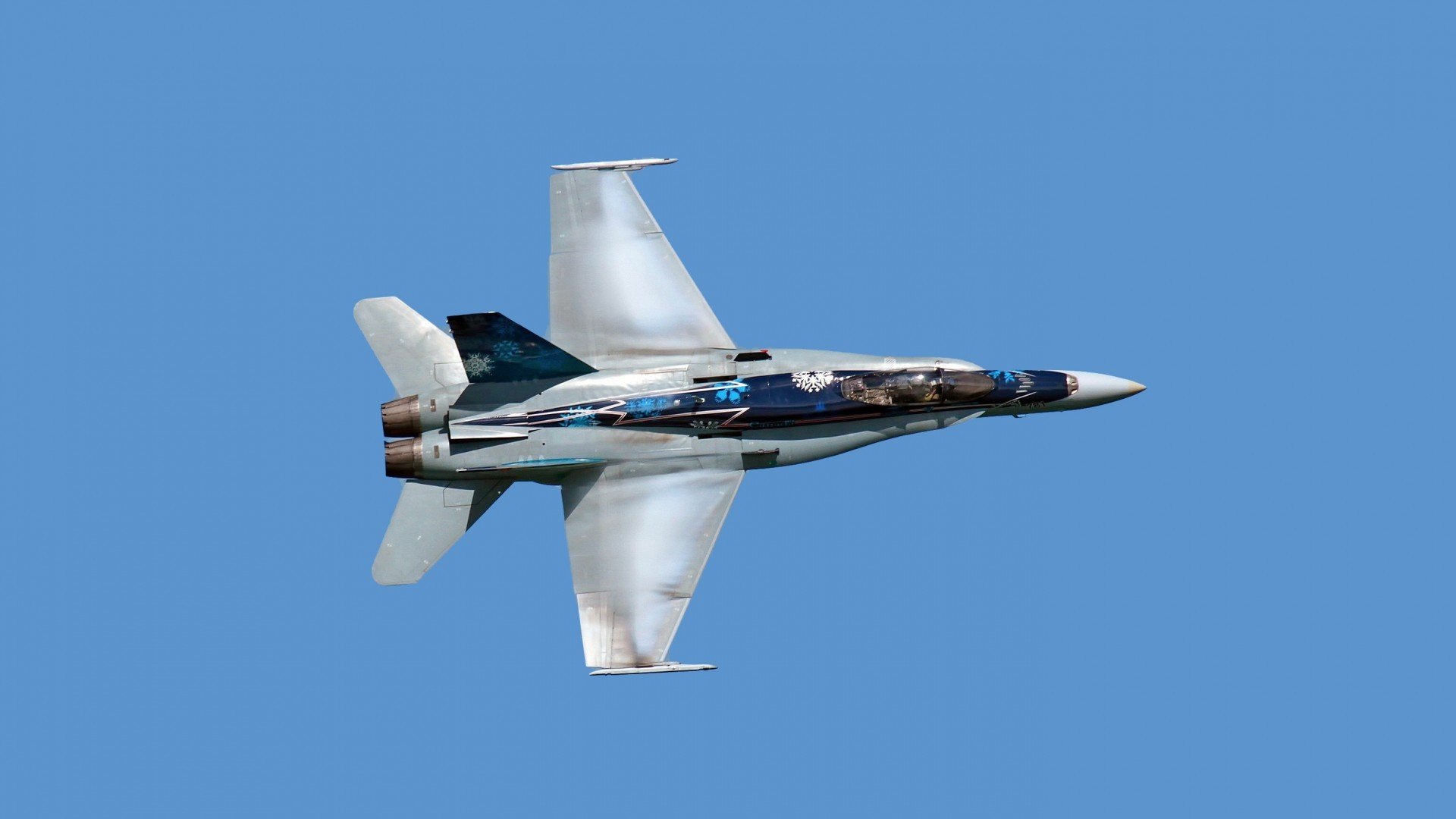 双星闪耀体育史，F1新赛季揭幕之夜，巴尔韦德在焦点战中证明自我