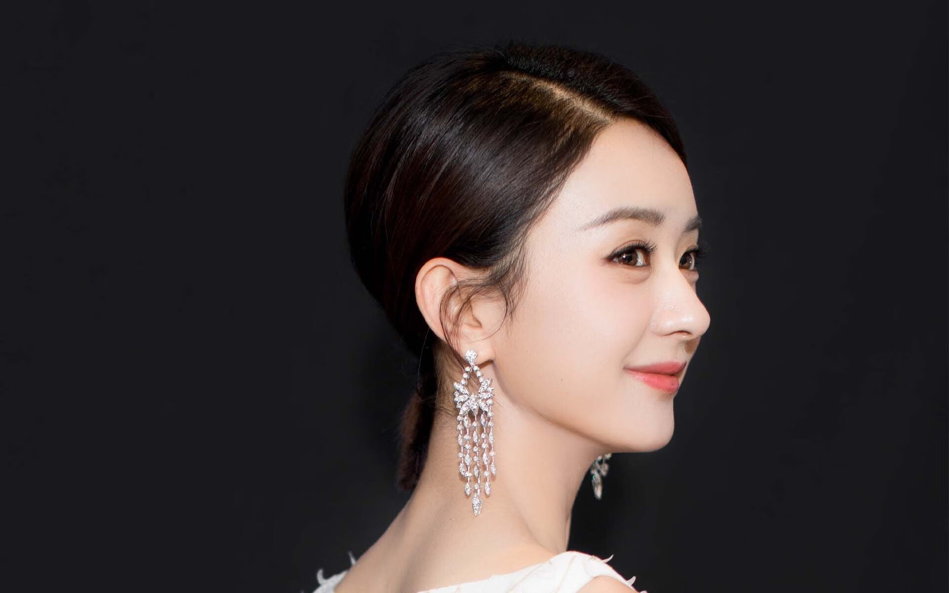 开云sport-那双手，在世界的两端点燃同一种奇迹