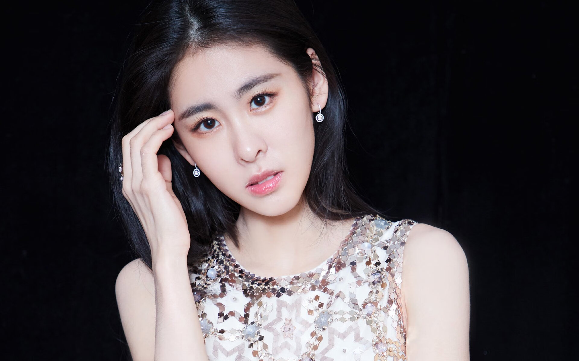 开云体育平台APP-鹰击南海岸与铁幕利刃，当字母哥在平行时空的英超争冠战接管比赛